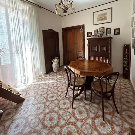 La Casa In Piazza ماراتييا