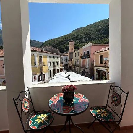 La Casa In Piazza * ماراتييا