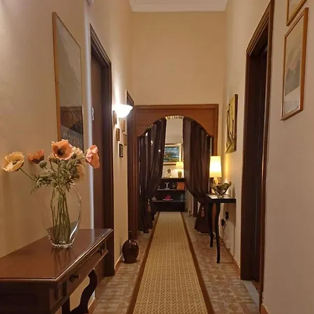 La Casa In Piazza アパート マラテーア